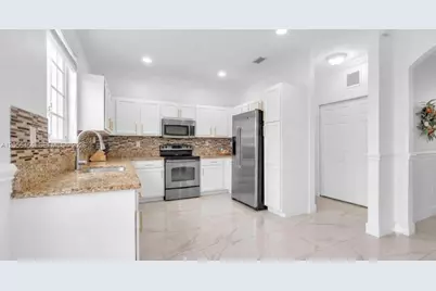 3247 NW 31st Ter, Oakland Park, FL 33309 - Photo 3
