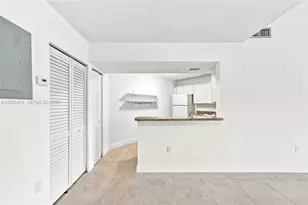 9735 Fontainebleau Blvd, Miami, FL 33172 - Photo 7