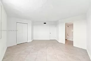 9735 Fontainebleau Blvd, Miami, FL 33172 - Photo 13