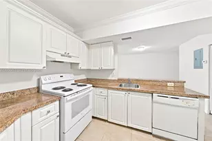 9735 Fontainebleau Blvd, Miami, FL 33172 - Photo 5
