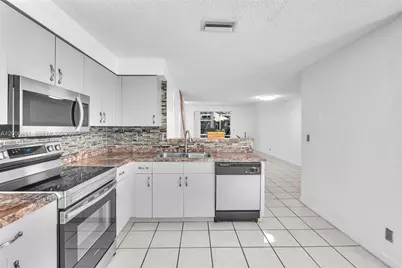 800 Sorrento Dr. #2, Weston, FL 33326 - Photo 3