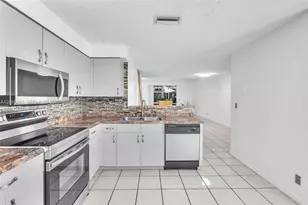 800 Sorrento Dr, Weston, FL 33326 - Photo 3