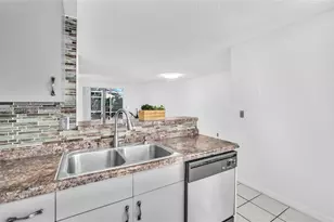 800 Sorrento Dr, Weston, FL 33326 - Photo 23