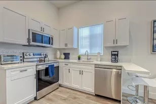 830 SE 14th St, Fort Lauderdale, FL 33316 - Photo 1