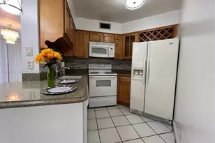 215 Lake Pointe Dr, Oakland Park, FL 33309 - Photo 7