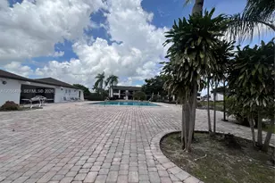 215 Lake Pointe Dr, Oakland Park, FL 33309 - Photo 19