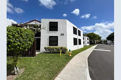 215 Lake Pointe Dr #104, Oakland Park, FL 33309 - Photo 1