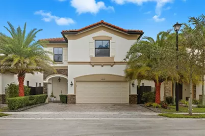 8870 NW 99th Path, Doral, FL 33178 - Photo 1