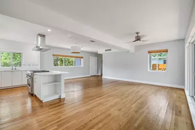 1012 NE 116th St, Biscayne Park, FL 33161 - Photo 7