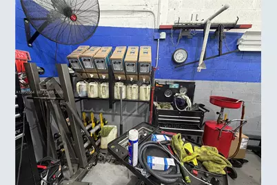Mechanic Shop NW For Sale, Hialeah Gardens, FL 33018 - Photo 7