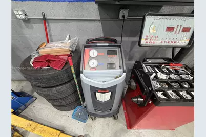 Mechanic Shop NW For Sale, Hialeah Gardens, FL 33018 - Photo 5