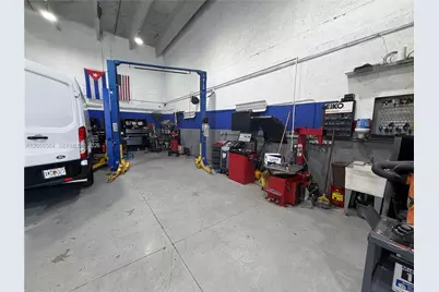 Mechanic Shop NW For Sale, Hialeah Gardens, FL 33018 - Photo 3
