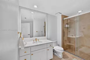 2000 N Bayshore Dr, Miami, FL 33137 - Photo 17