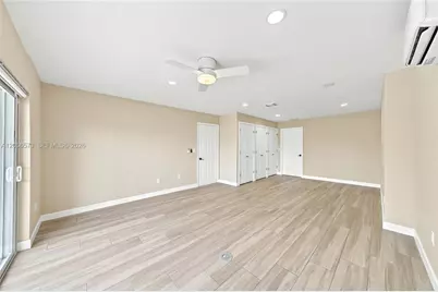 8406 NW 201st St, Hialeah, FL 33015 - Photo 27