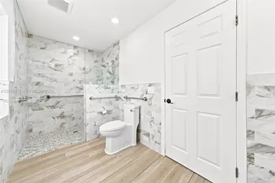 8406 NW 201st St, Hialeah, FL 33015 - Photo 29