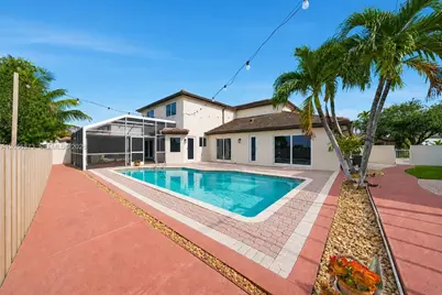 8406 NW 201st St, Hialeah, FL 33015 - Photo 49