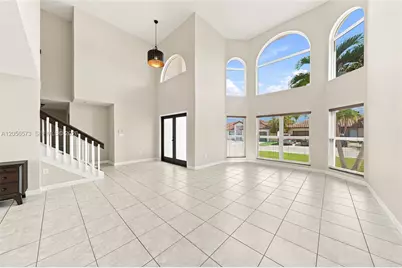 8406 NW 201st St, Hialeah, FL 33015 - Photo 9