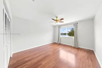 8406 NW 201st St, Hialeah, FL 33015 - Photo 35