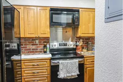 1541 NE 34th Ct #104, Oakland Park, FL 33334 - Photo 5