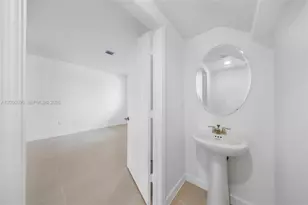 2567 SE 25th Dr, Homestead, FL 33035 - Photo 9
