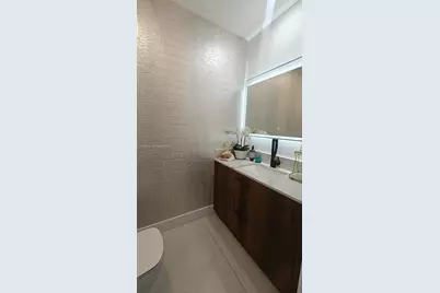 1100 Biscayne Blvd #2106, Miami, FL 33132 - Photo 23