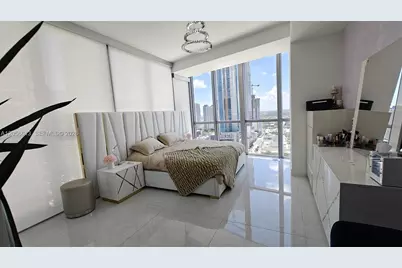 1100 Biscayne Blvd #2106, Miami, FL 33132 - Photo 11