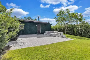 1390 NE 150th St, Miami, FL 33161 - Photo 25
