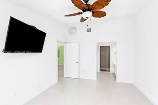 527 SE 21st Dr, Homestead, FL 33033 - Photo 11