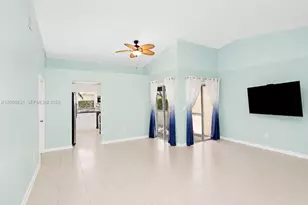 527 SE 21st Dr, Homestead, FL 33033 - Photo 3