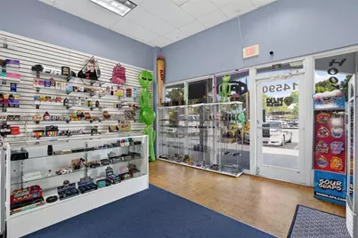 Smoke Shop For Sale in Tamiami, Kendall, FL 33184 - Photo 3