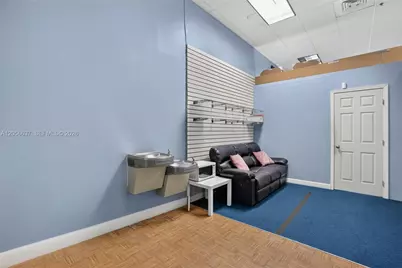 Smoke Shop For Sale in Tamiami, Kendall, FL 33184 - Photo 19