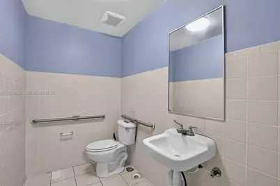 Smoke Shop For Sale in Tamiami, Kendall, FL 33184 - Photo 21