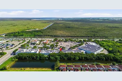 Smoke Shop For Sale in Tamiami, Kendall, FL 33184 - Photo 29