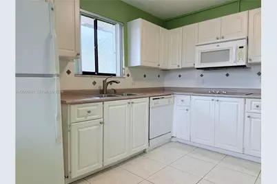 435 Lakeview Dr #201, Weston, FL 33326 - Photo 11