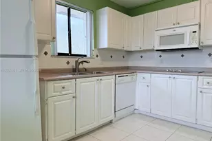 435 Lakeview Dr, Weston, FL 33326 - Photo 11