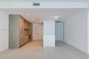 77 SE 5th St, Miami, FL 33131 - Photo 7