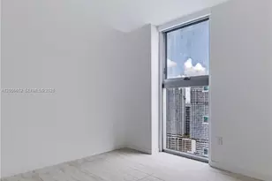 77 SE 5th St, Miami, FL 33131 - Photo 21