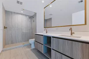 77 SE 5th St, Miami, FL 33131 - Photo 9