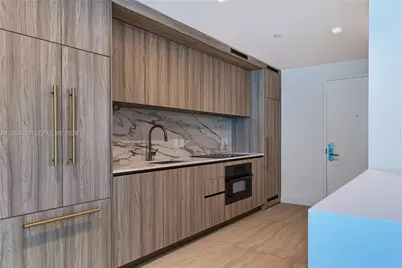 77 SE 5th St #4106, Miami, FL 33131 - Photo 3