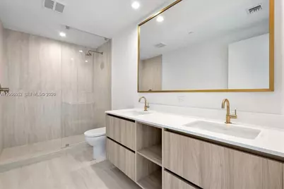 77 SE 5th St #4106, Miami, FL 33131 - Photo 11