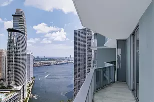 77 SE 5th St, Miami, FL 33131 - Photo 25