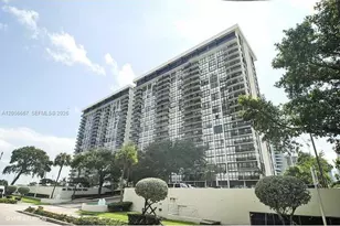 600 NE 36th St, Miami, FL 33137 - Photo 9