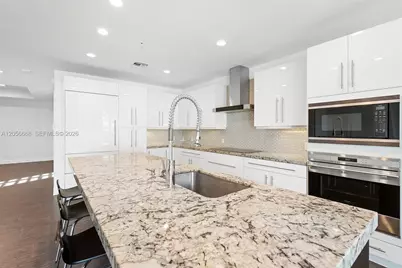 348 Elm St #B-10, Hollywood, FL 33019 - Photo 11