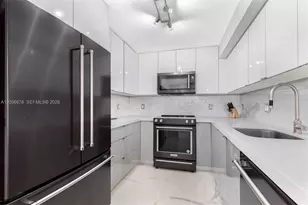 6039 Collins Ave, Miami Beach, FL 33140 - Photo 11