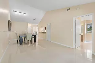 927 Coral Club Dr, Coral Springs, FL 33071 - Photo 5