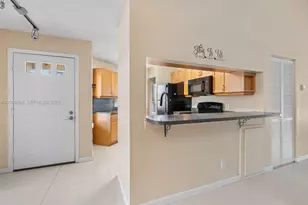 927 Coral Club Dr, Coral Springs, FL 33071 - Photo 13