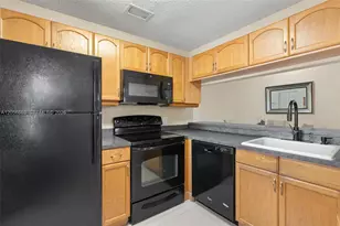 927 Coral Club Dr, Coral Springs, FL 33071 - Photo 17