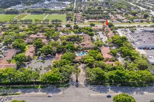 927 Coral Club Dr, Coral Springs, FL 33071 - Photo 35