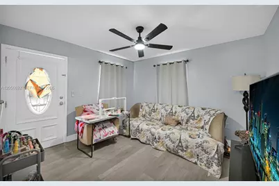3231 SW 25th St, Miami, FL 33133 - Photo 9