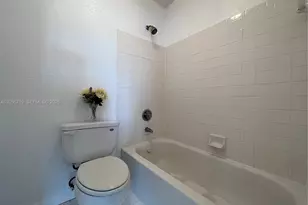 895 Crystal Lake Dr, Deerfield Beach, FL 33064 - Photo 19